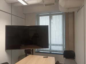 Вертикальные жалюзи в проем